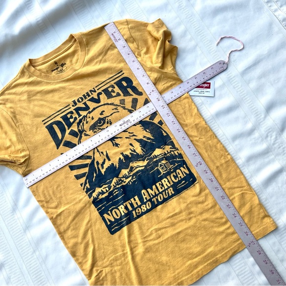 John Denver t-shirt tee new NWT Wrangler brand band concert size small yellow - Picture 4 of 6